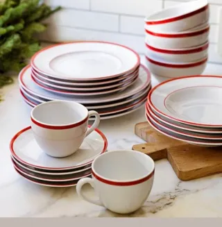 Vajilla de porcelana con borde rojo