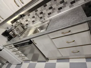 Muebles de cocina con mesa y 4 sillas