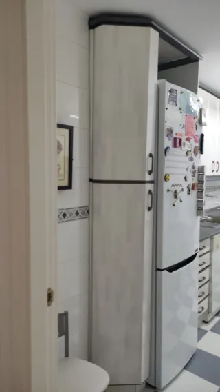 Muebles de cocina con mesa y 4 sillas