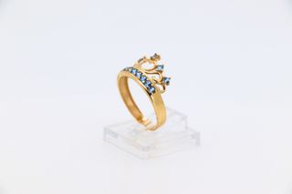 ANILLO GRANDE CORONA CIRCONITAS AZULES. Oro 18k.