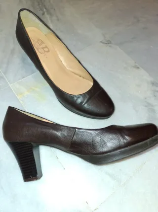 Zapatos de tacón negro