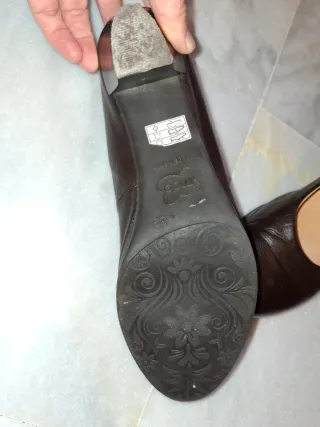 Zapatos de tacón negro