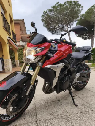Suzuki GSR750 2011