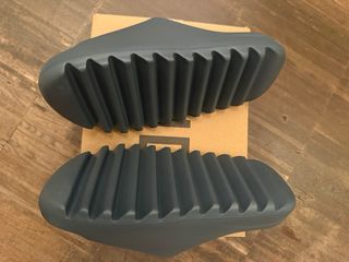 Adidas Yeezy Slide Talla 42 Gris