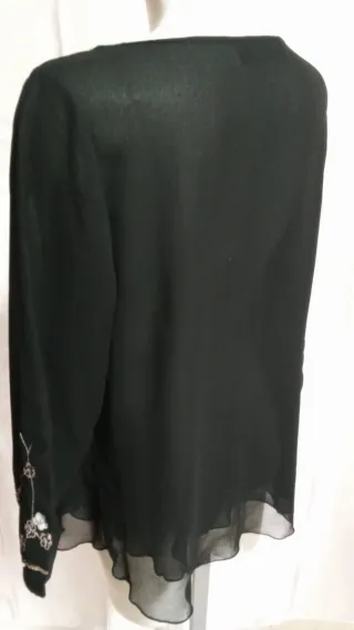 Blusa negra bordada flores doradas