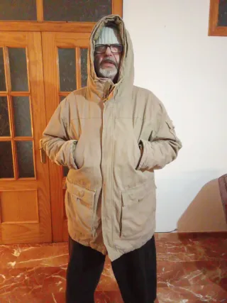 Chaquetón invierno hombre con capucha acolchado