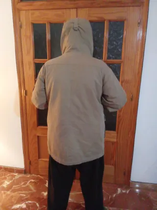 Chaquetón invierno hombre con capucha acolchado