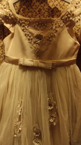 Vestido de ceremonia beige