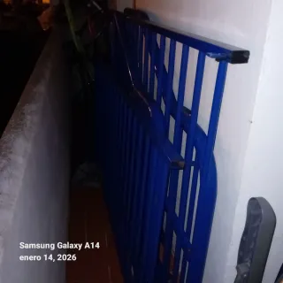 Cama individual metálica azul 120 y 90