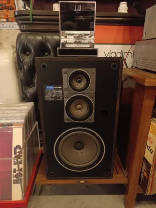 Diferentes Altavoces Hi-Fi Vintage