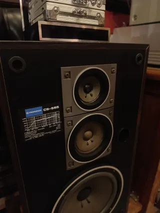 Diferentes Altavoces Hi-Fi Vintage