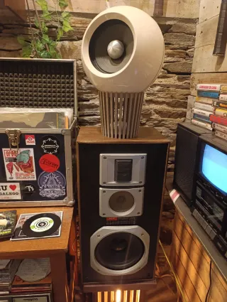 Diferentes Altavoces Hi-Fi Vintage