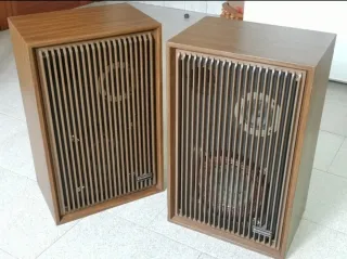 Diferentes Altavoces Hi-Fi Vintage