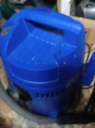 Aspirador azul para piezas