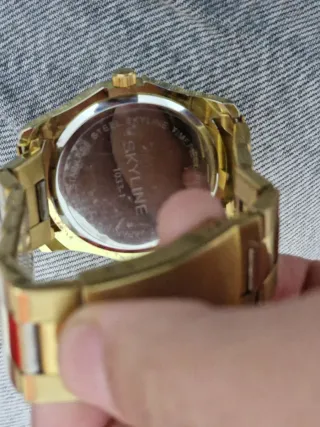 Reloj SKYLINE Dorado y Negro