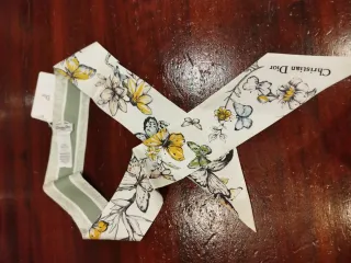 Foulard Christian Dior con fiori e farfalle