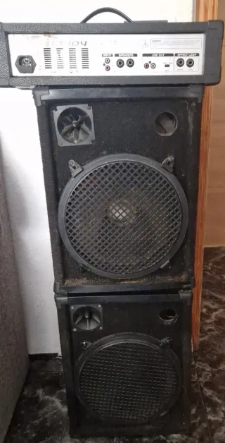 Amplificador con 2 altavoces