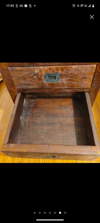 Mesita de noche de madera