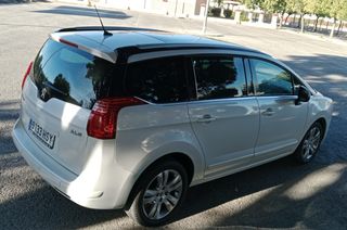 Peugeot 5008 2014