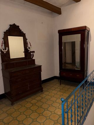 Armario antiguo madera con espejo