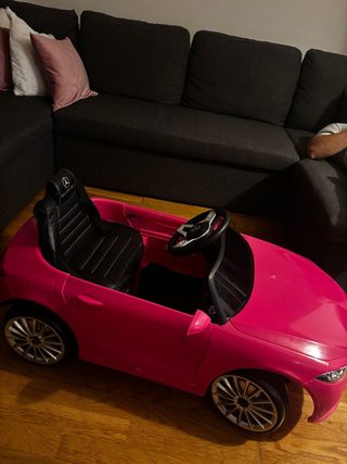 Coche eléctrico infantil rosa Mercedes