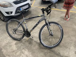 Bicicleta de montaña gris Talla M