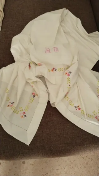 Sábana y almohadón antiguo de  punto de cruz