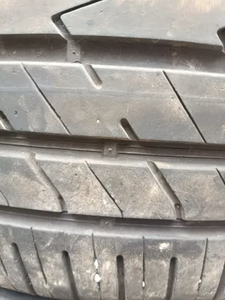 2 Neumáticos Hankook 235/50R19 y 2 de invierno