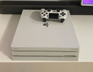 Consola Sony PS4 Pro 1TBlanca con mando + 3 juegos