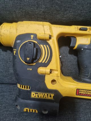 Taladro Percutor DeWalt DCH253 + Baterías