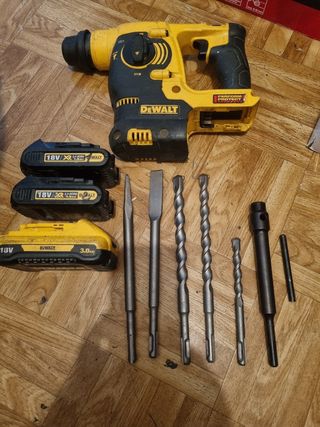 Taladro Percutor DeWalt DCH253 + Baterías