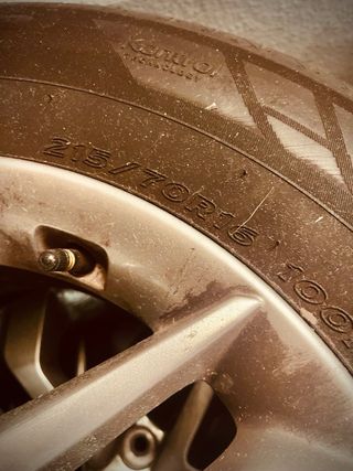 5 Llantas Hyundai Tucson 16” con sus neumaticos.