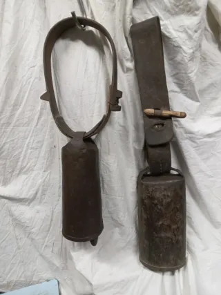 2 Campanos de metal antiguas