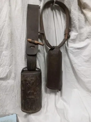 2 Campanos de metal antiguas