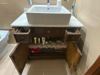 Mueble de lavabo antiguo de madera