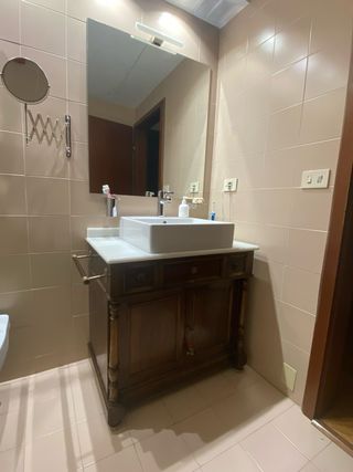 Mueble de lavabo antiguo de madera