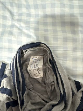 Camisa de cuello alto a rayas