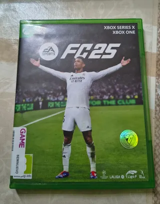 Xbox One S Blanca + FC 25 Mando