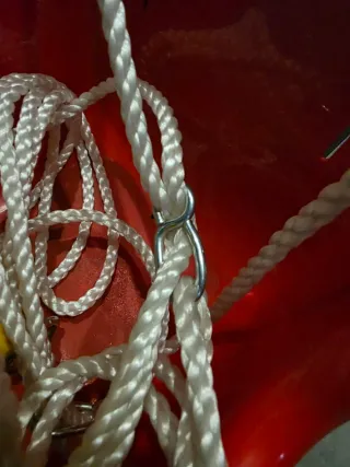 Columpio para niños rojo y amarillo