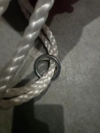 Columpio para niños rojo y amarillo