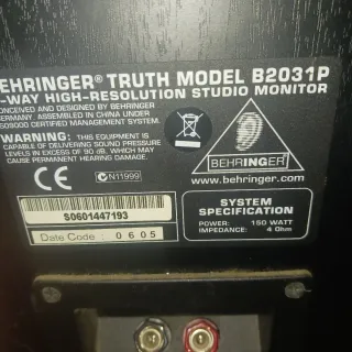 Altavoces Behringer Negros
