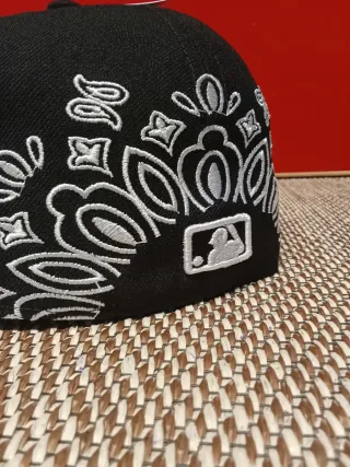 Gorra New Era 59Fifty Negra con Diseño Talla 7.1/2