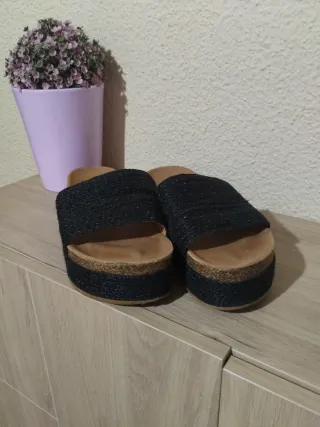 Zuecos negros plataforma