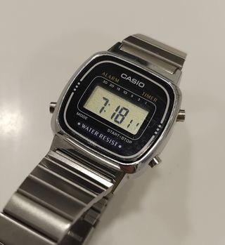 Reloj Casio Digital Mujer Plata y Negro