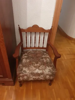 Dormitorio de madera maciza tallada