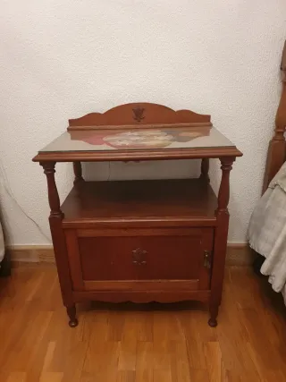 Dormitorio de madera maciza tallada