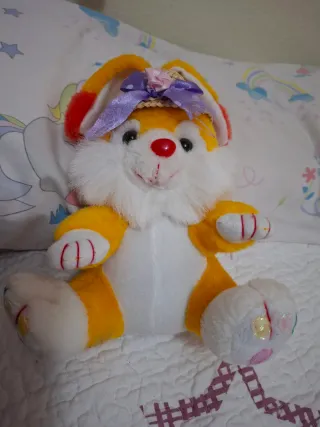 Lote de peluches: oso, conejo y muñeca