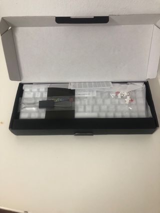 Teclado mecánico gaming RGB 60% - NUEVA sin usar