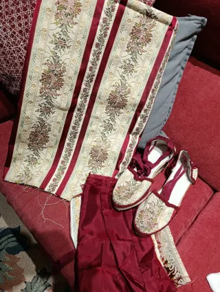 Falda Fallera con Manteletas y Espandenyas.