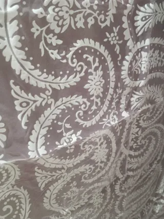 Colcha o mantel rosa transparente